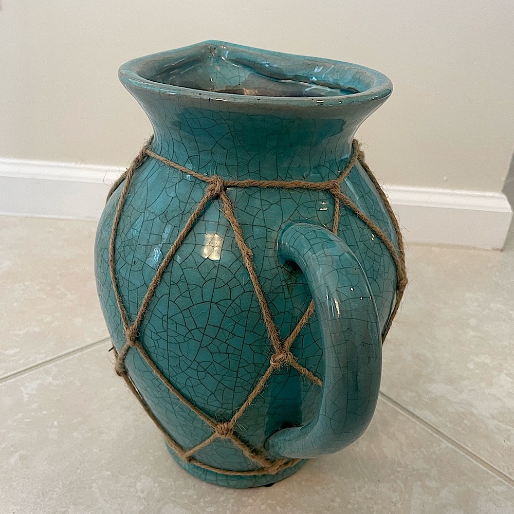 Ceramic pot. Turquoise color.